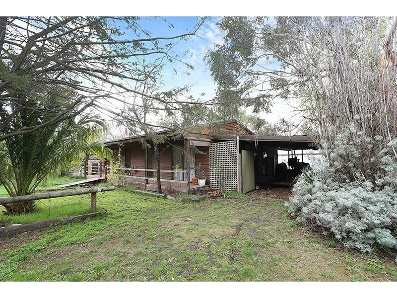 1566  Calder Highway, Taradale VIC 3447
