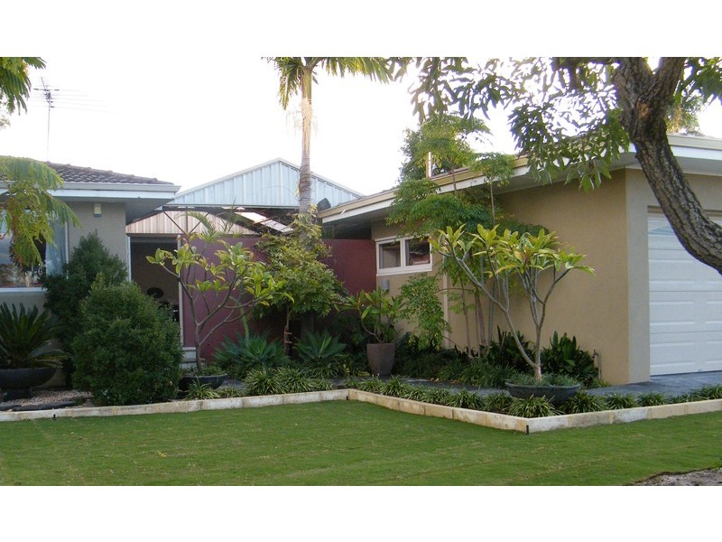 21 Lennox Rd, Thornlie WA 6108