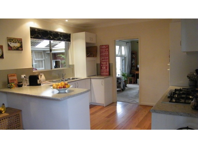 21 Lennox Rd, Thornlie WA 6108