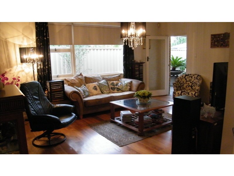 21 Lennox Rd, Thornlie WA 6108