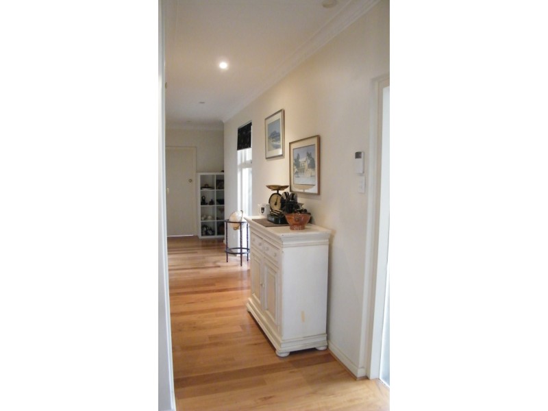 21 Lennox Rd, Thornlie WA 6108