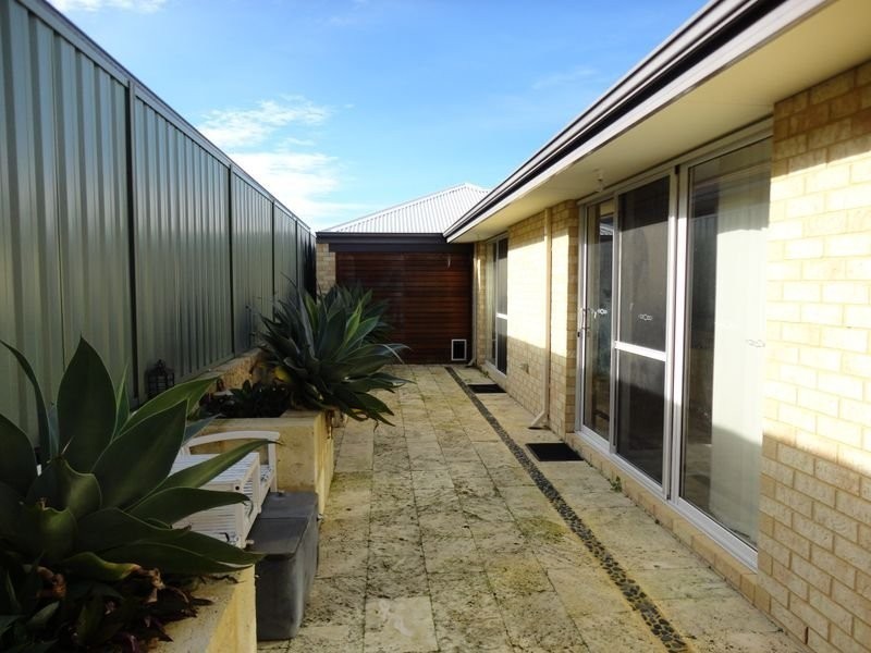 4 Eton court, Parmelia WA 6167