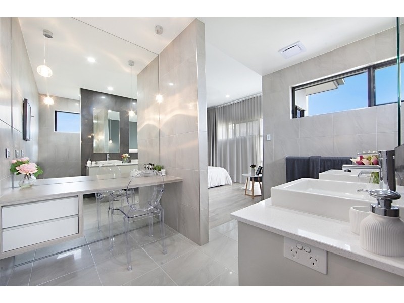 121 Sanctum Boulevard, Mount Low QLD 4818