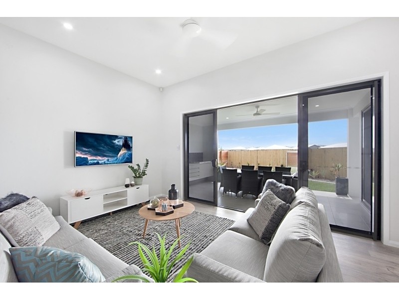 121 Sanctum Boulevard, Mount Low QLD 4818