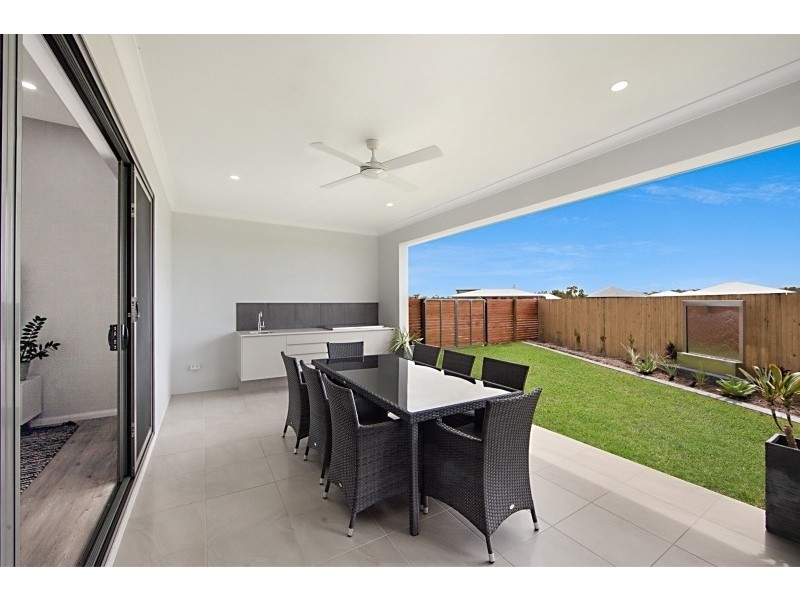 121 Sanctum Boulevard, Mount Low QLD 4818