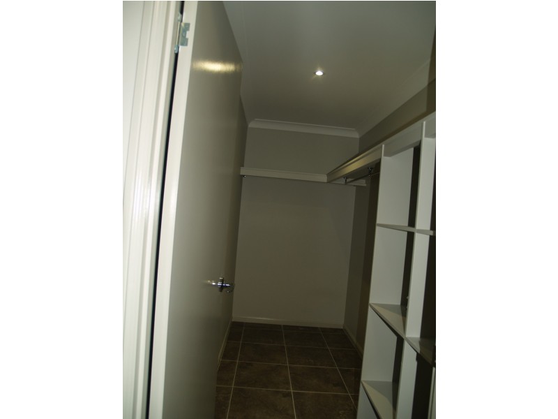 8 Aldrin Street, Burdell QLD 4818