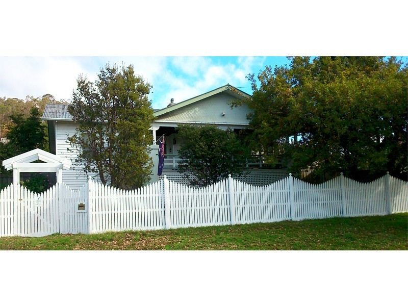 17 Barnett Avenue, New Norfolk TAS 7140
