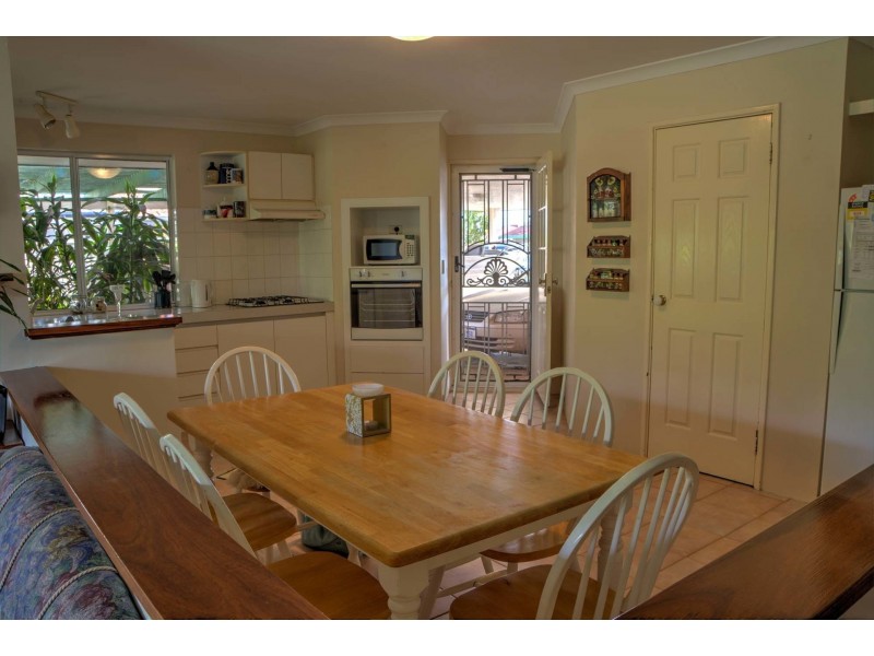 27 Chelmsford Avenue, Port Kennedy WA 6172