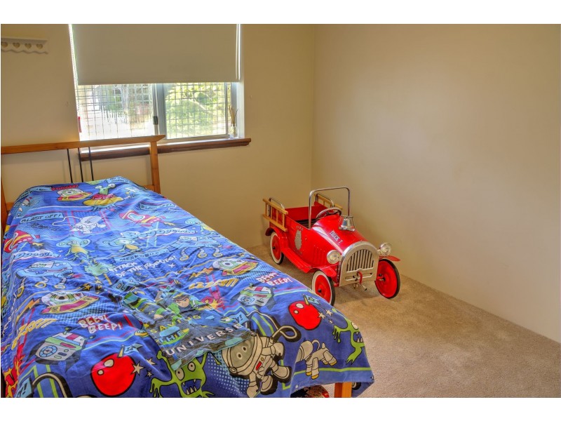 27 Chelmsford Avenue, Port Kennedy WA 6172