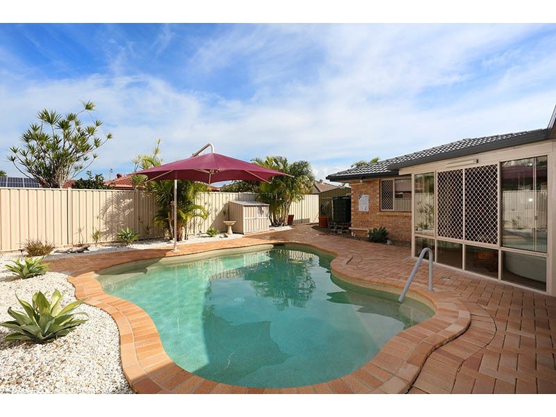 8 Silkyoak Court, Burleigh Waters QLD 4220