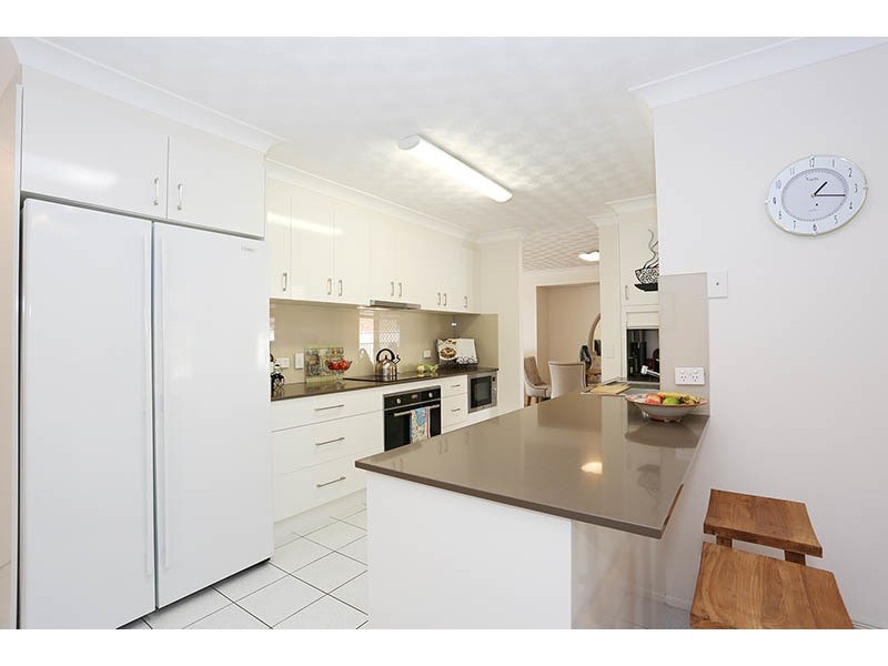 8 Silkyoak Court, Burleigh Waters QLD 4220