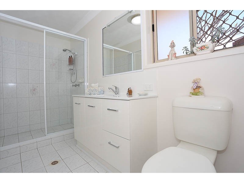 8 Silkyoak Court, Burleigh Waters QLD 4220