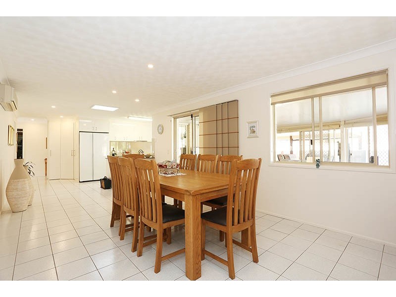 8 Silkyoak Court, Burleigh Waters QLD 4220