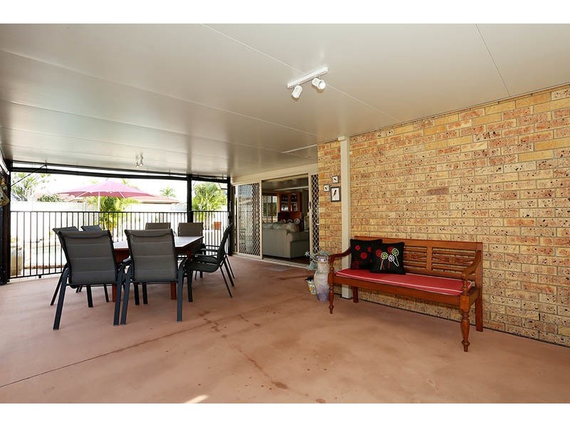 8 Silkyoak Court, Burleigh Waters QLD 4220