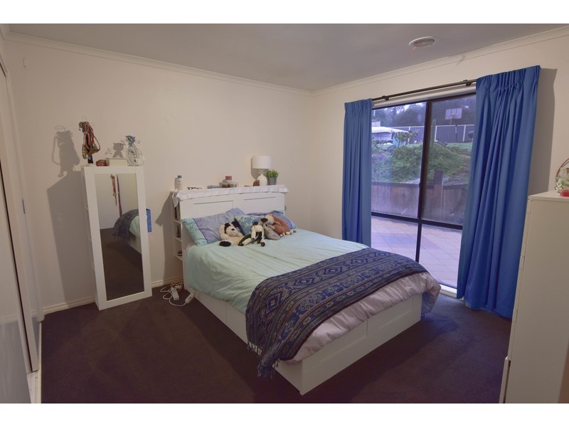 14 Clover Court, Romsey VIC 3434