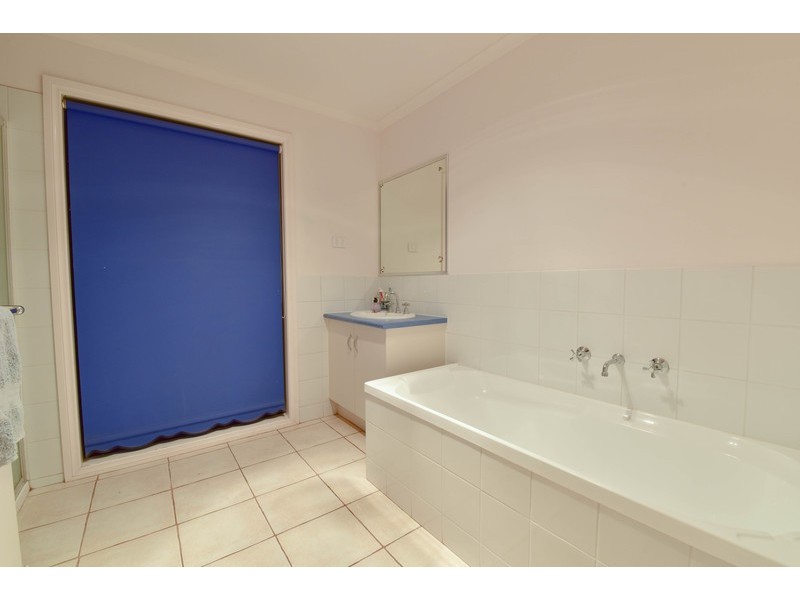 14 Clover Court, Romsey VIC 3434