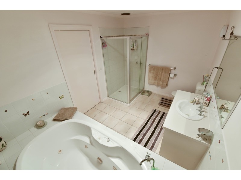 14 Clover Court, Romsey VIC 3434