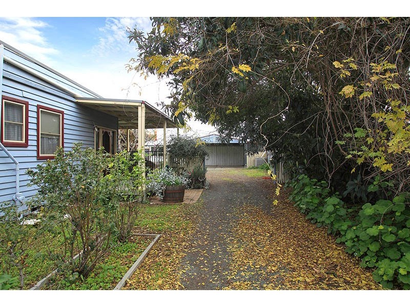 102 Mackay Street, Rochester VIC 3561