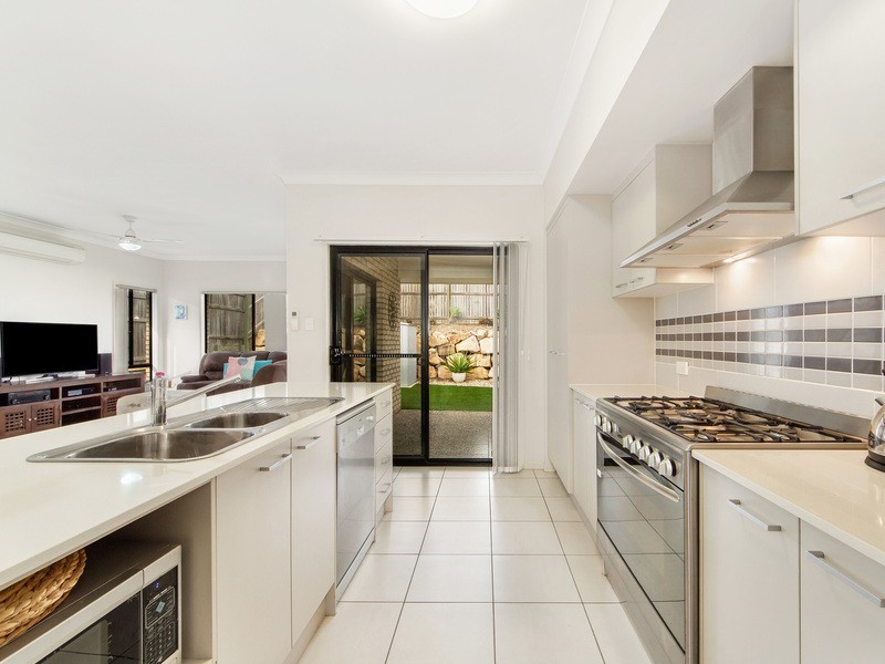 45 Sears Parade, North Lakes QLD 4509
