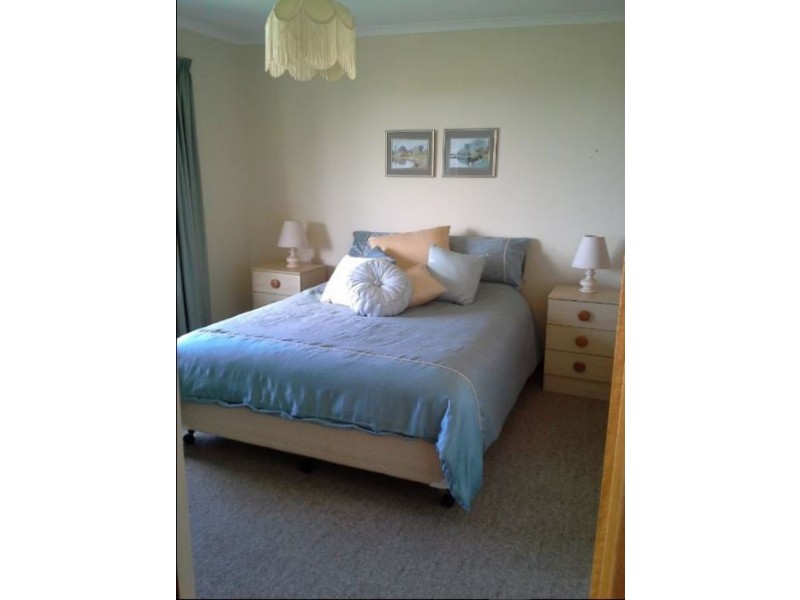 5 Clair Crescent, Encounter Bay SA 5211