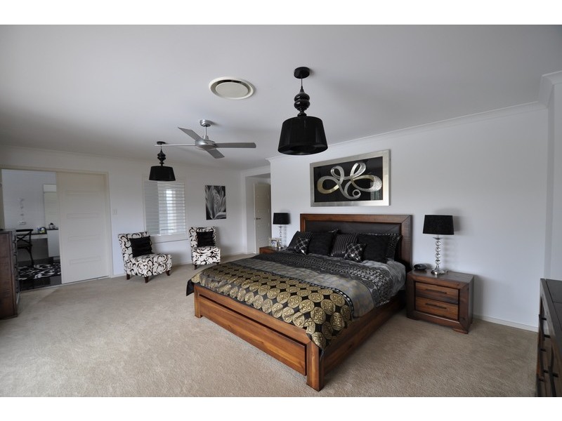 86 Corvus Drive, Cashmere QLD 4500