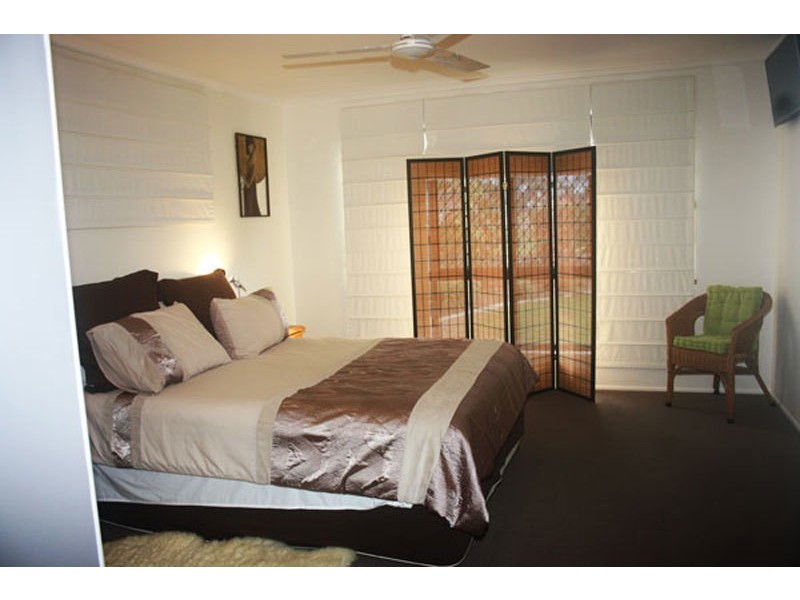 24 Chantelle Circuit, Coral Cove QLD 4670