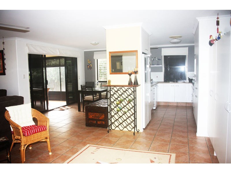 24 Chantelle Circuit, Coral Cove QLD 4670