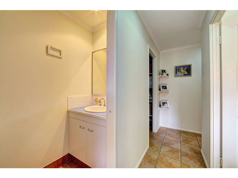 24 Chantelle Circuit, Coral Cove QLD 4670