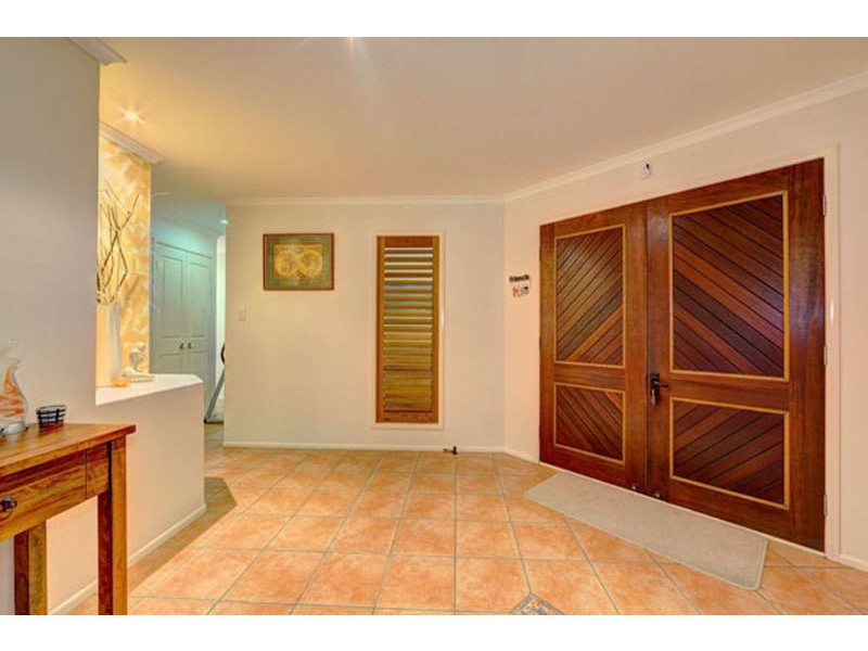 24 Chantelle Circuit, Coral Cove QLD 4670