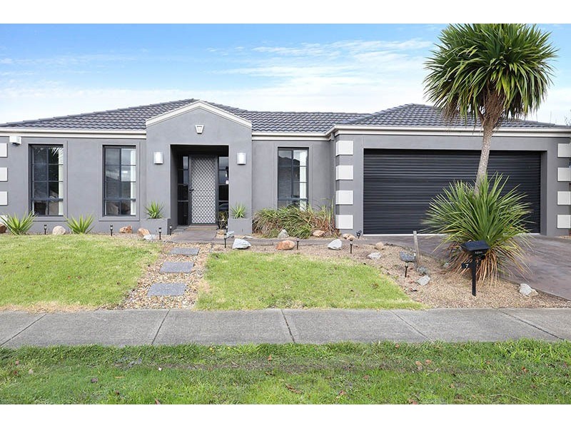 7 Thurvaston Crescent, Cranbourne East VIC 3977