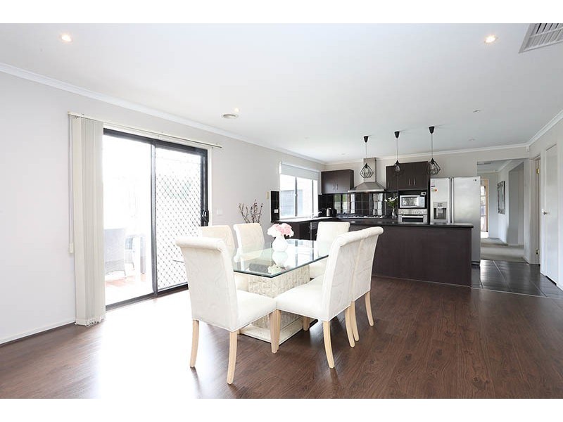 7 Thurvaston Crescent, Cranbourne East VIC 3977