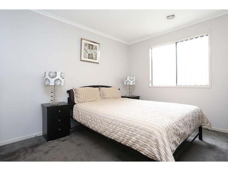 7 Thurvaston Crescent, Cranbourne East VIC 3977