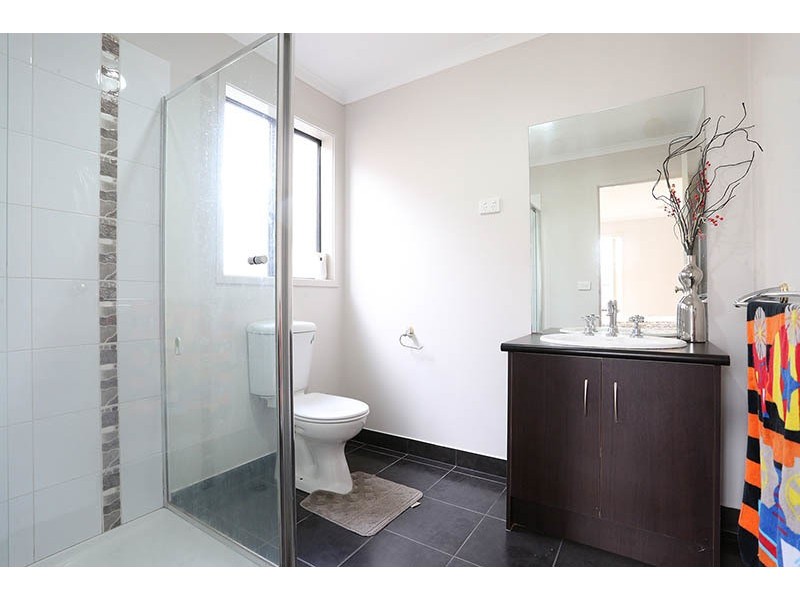 7 Thurvaston Crescent, Cranbourne East VIC 3977