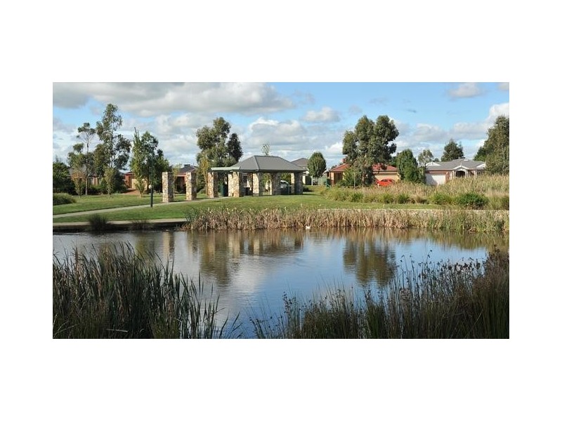 7 Thurvaston Crescent, Cranbourne East VIC 3977