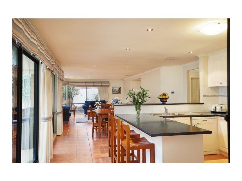 10 Yeomans Place, Kooringal NSW 2650