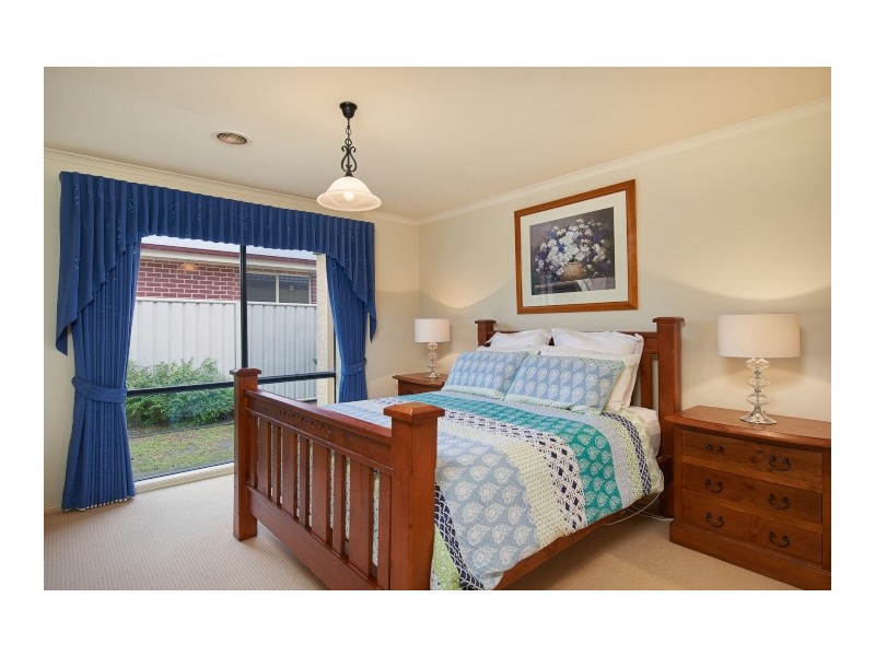 10 Yeomans Place, Kooringal NSW 2650