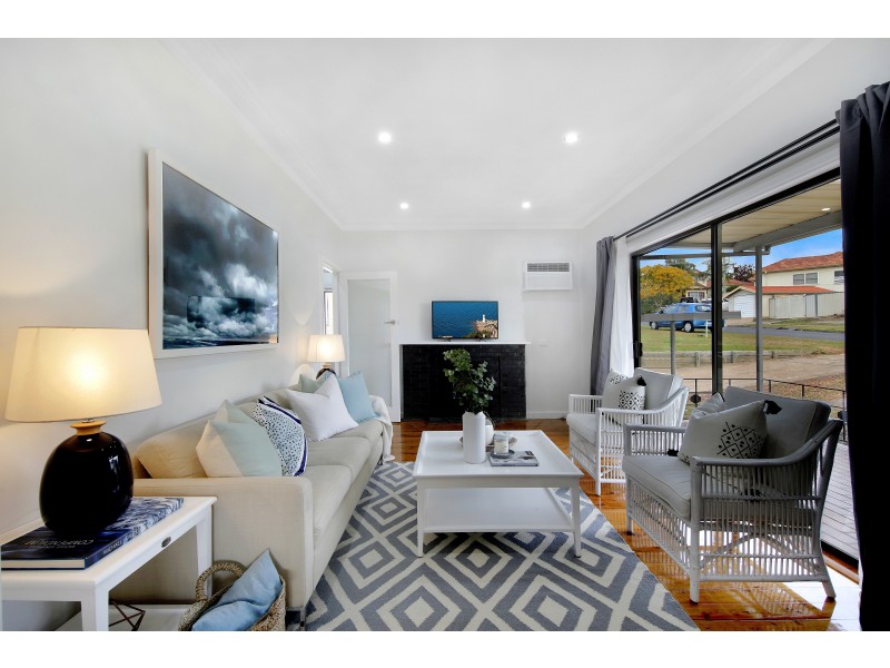 12 Ronald St, Campbelltown NSW 2560