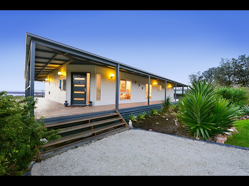 19 Mandalay Drive, The Honeysuckles VIC 3851