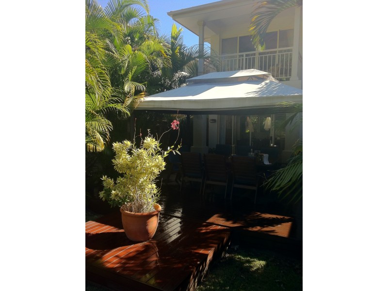 8112 Magnolia Gardens Court, Hope Island QLD 4212