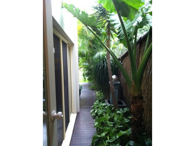 8112 Magnolia Gardens Court, Hope Island QLD 4212