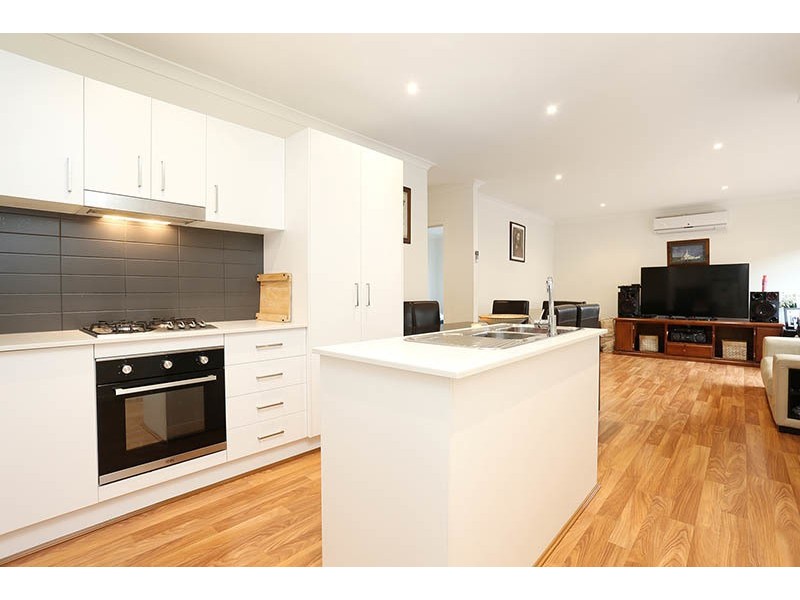 19 Versant Drive, Craigieburn VIC 3064