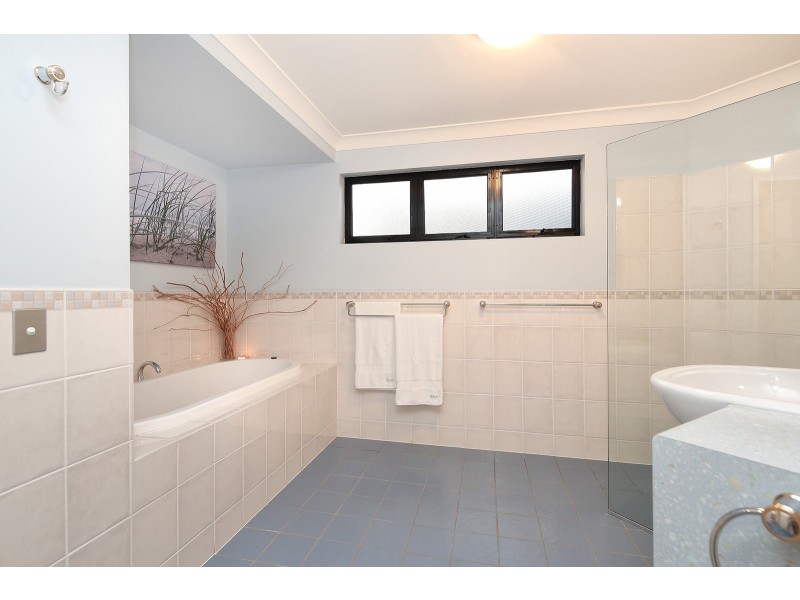 21 Unsworth St, Belmont QLD 4153