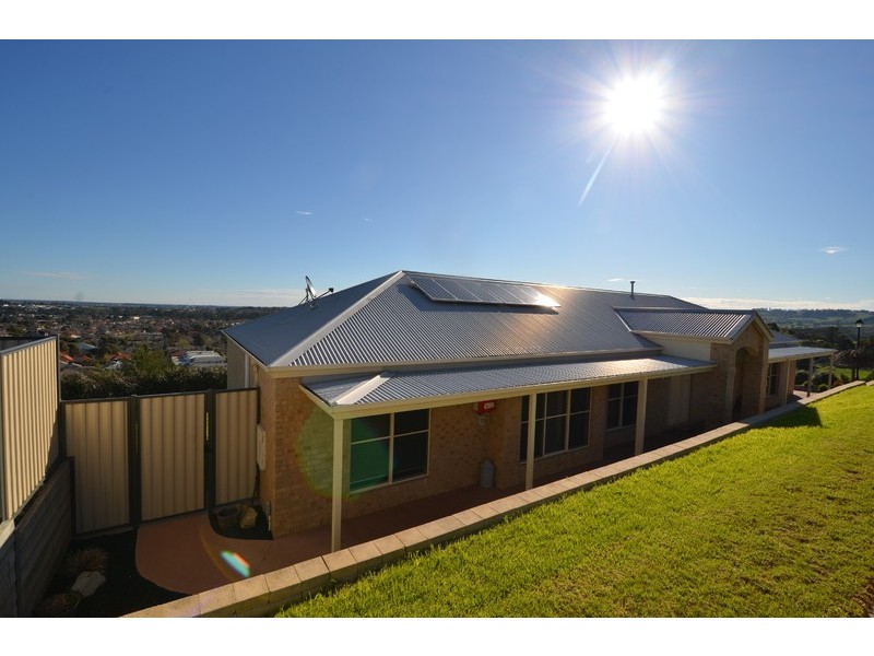 8 Liam Circuit, Beaconsfield VIC 3807