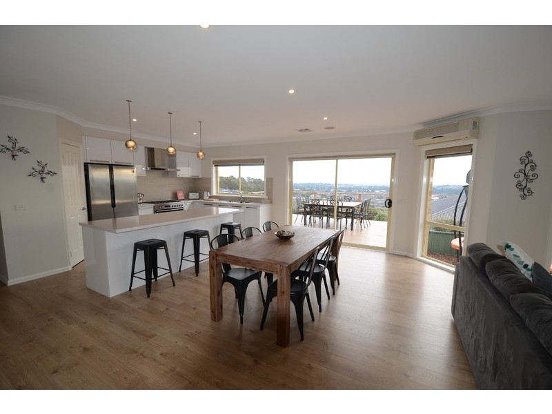 8 Liam Circuit, Beaconsfield VIC 3807