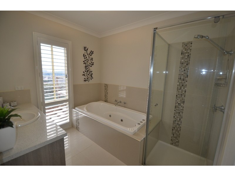 8 Liam Circuit, Beaconsfield VIC 3807