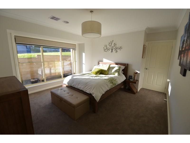 8 Liam Circuit, Beaconsfield VIC 3807