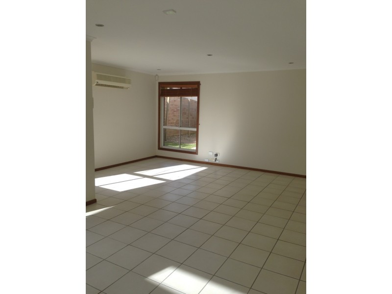 89 Southlake Drive, Varsity Lakes QLD 4227