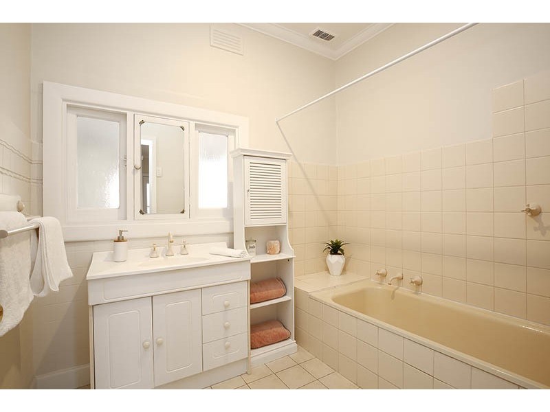 7 Leach Street, Briar Hill VIC 3088