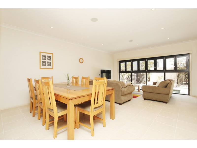 17 Burns Street, Indooroopilly QLD 4068