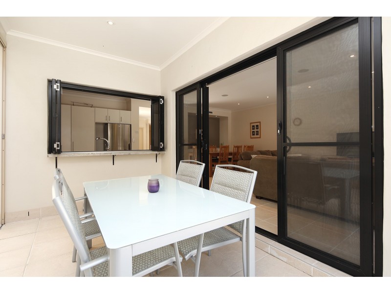 17 Burns Street, Indooroopilly QLD 4068